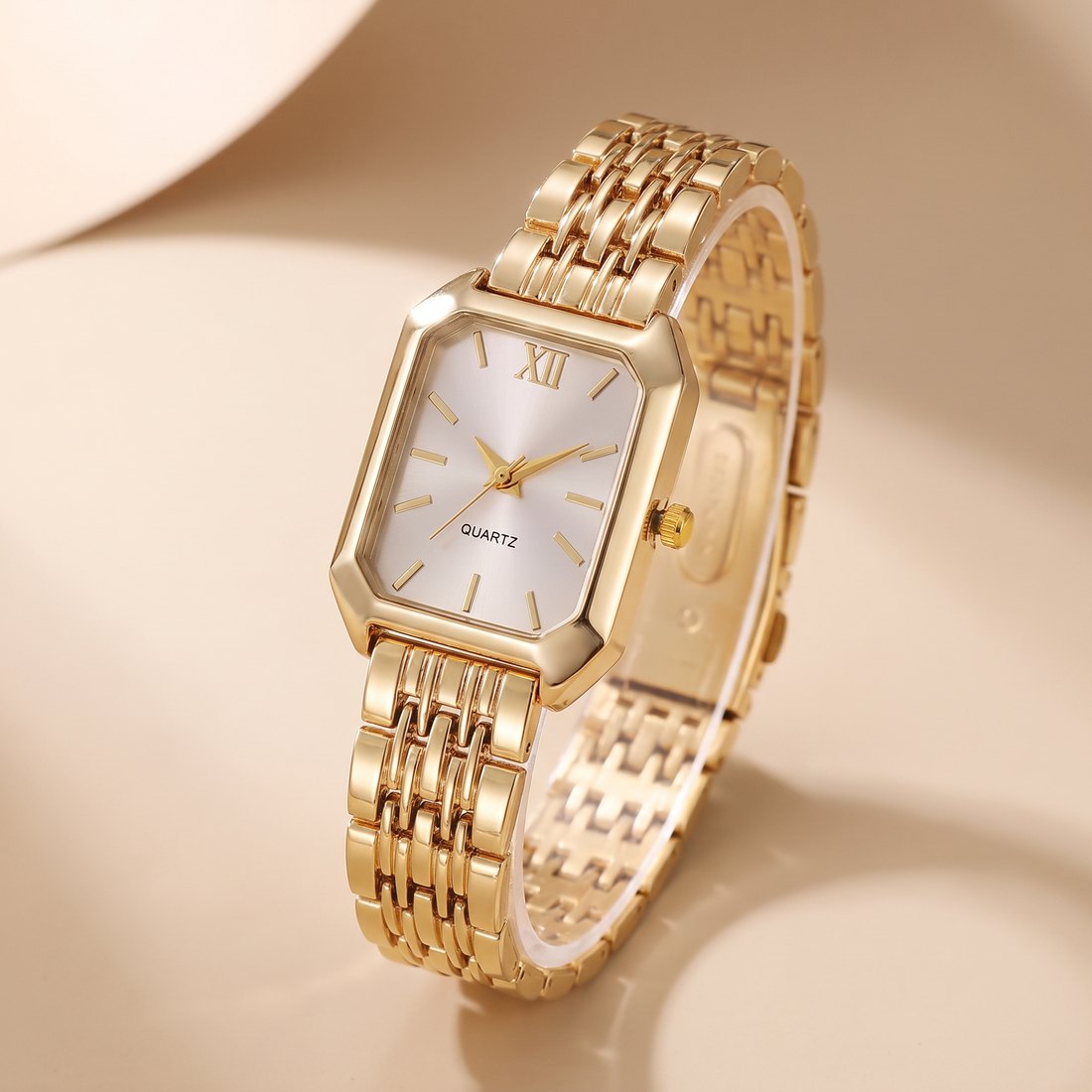 The Pearl Dial Watch in gold